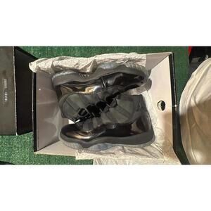 Jordan Retro 11 Cap and Gown Size 8